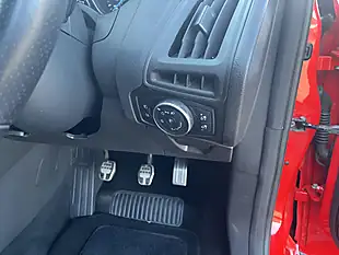 Used 2017 Ford Focus ST-Line Race Red - Interior and Exterior details 15
