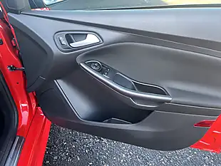 Used 2017 Ford Focus ST-Line Race Red - Interior and Exterior details 16