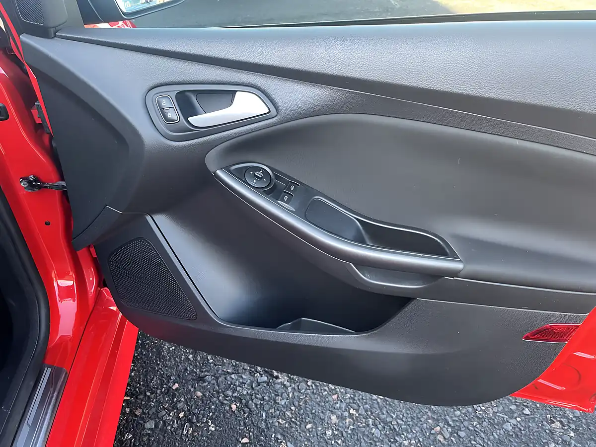 Used 2017 Ford Focus ST-Line Race Red - Interior and Exterior details 16