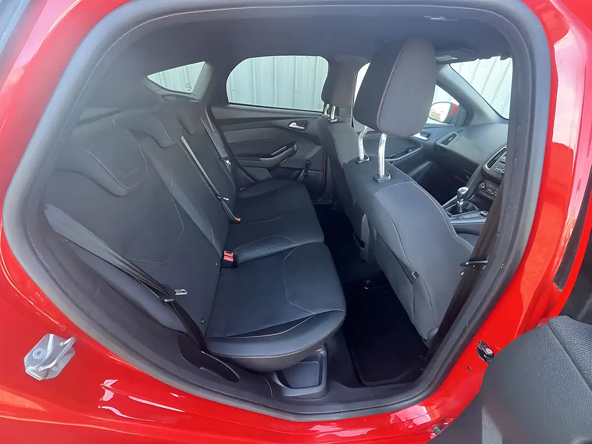 Used 2017 Ford Focus ST-Line Race Red - Interior and Exterior details 17