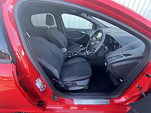 Used 2017 Ford Focus ST-Line Race Red - Interior and Exterior details 3