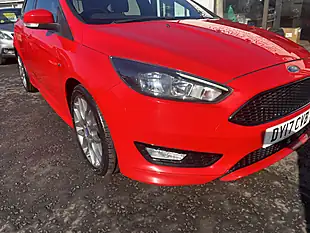 Used 2017 Ford Focus ST-Line Race Red - Interior and Exterior details 4