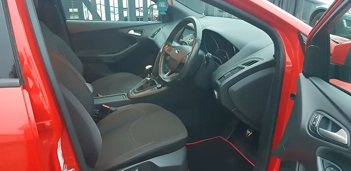 Used 2017 Ford Focus ST-Line Red - Interior and Exterior details 11