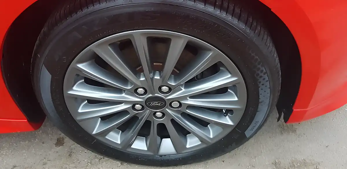 Used 2017 Ford Focus ST-Line Red - Interior and Exterior details 9