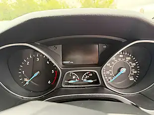 Used 2017 Ford Focus ST-Line Red - Interior and Exterior details 10