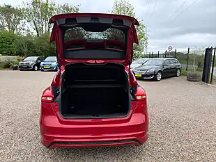 Used 2017 Ford Focus ST-Line Red - Interior and Exterior details 14