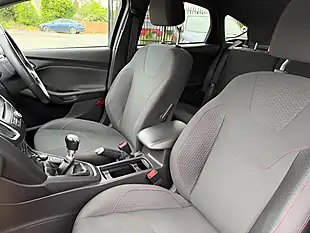 Used 2017 Ford Focus ST-Line Red - Interior and Exterior details 5