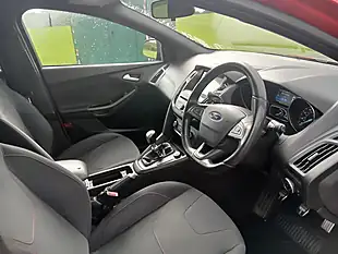Used 2017 Ford Focus ST-Line Red - Interior and Exterior details 11