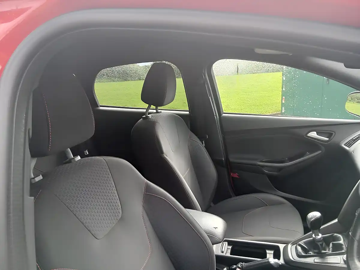 Used 2017 Ford Focus ST-Line Red - Interior and Exterior details 13