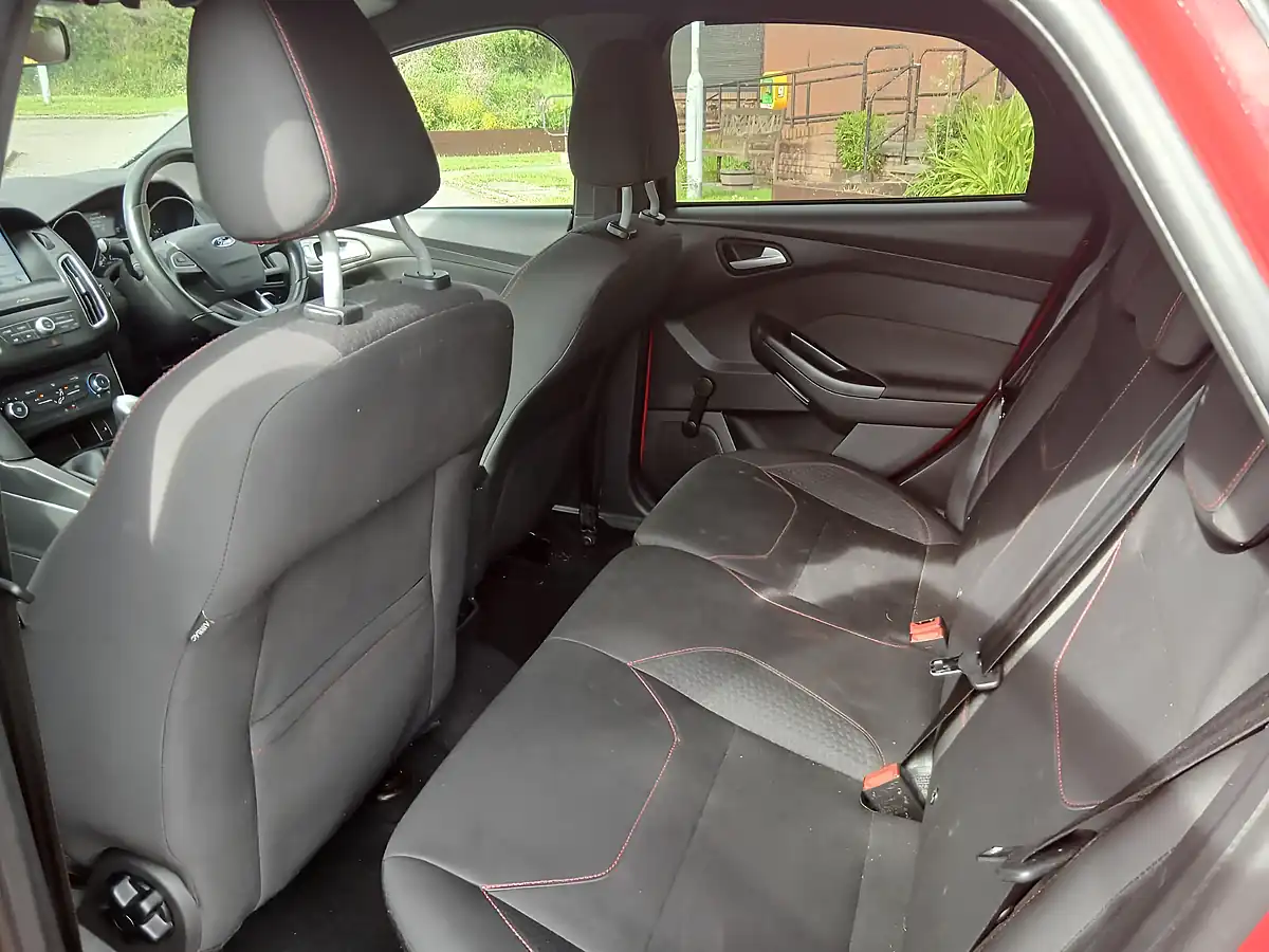 Used 2017 Ford Focus ST-Line Red - Interior and Exterior details 16