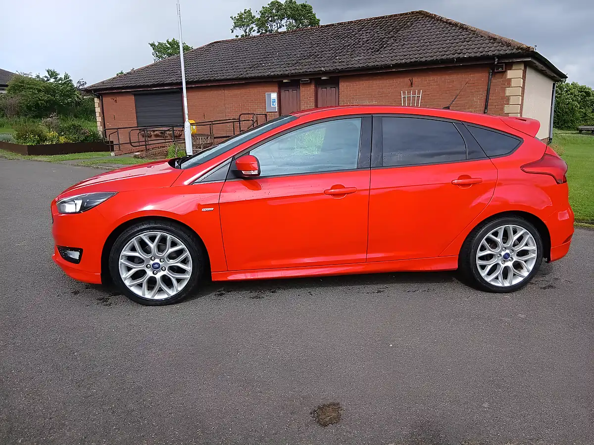 Used 2017 Ford Focus ST-Line Red - Interior and Exterior details 5