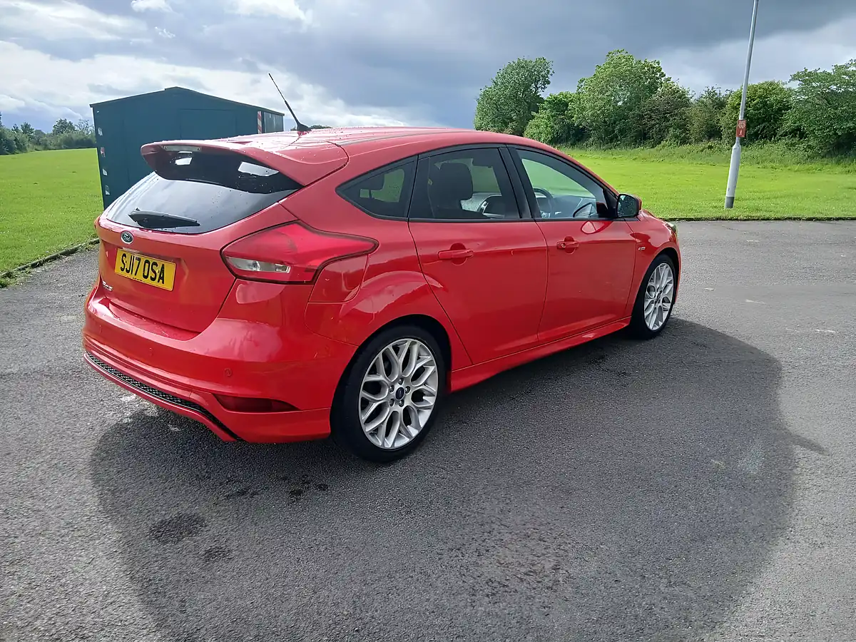 Used 2017 Ford Focus ST-Line Red - Interior and Exterior details 6
