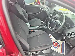 Used 2017 Ford Focus ST-Line Red - Interior and Exterior details 11