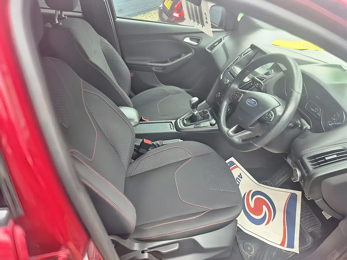 Used 2017 Ford Focus ST-Line Red - Interior and Exterior details 11