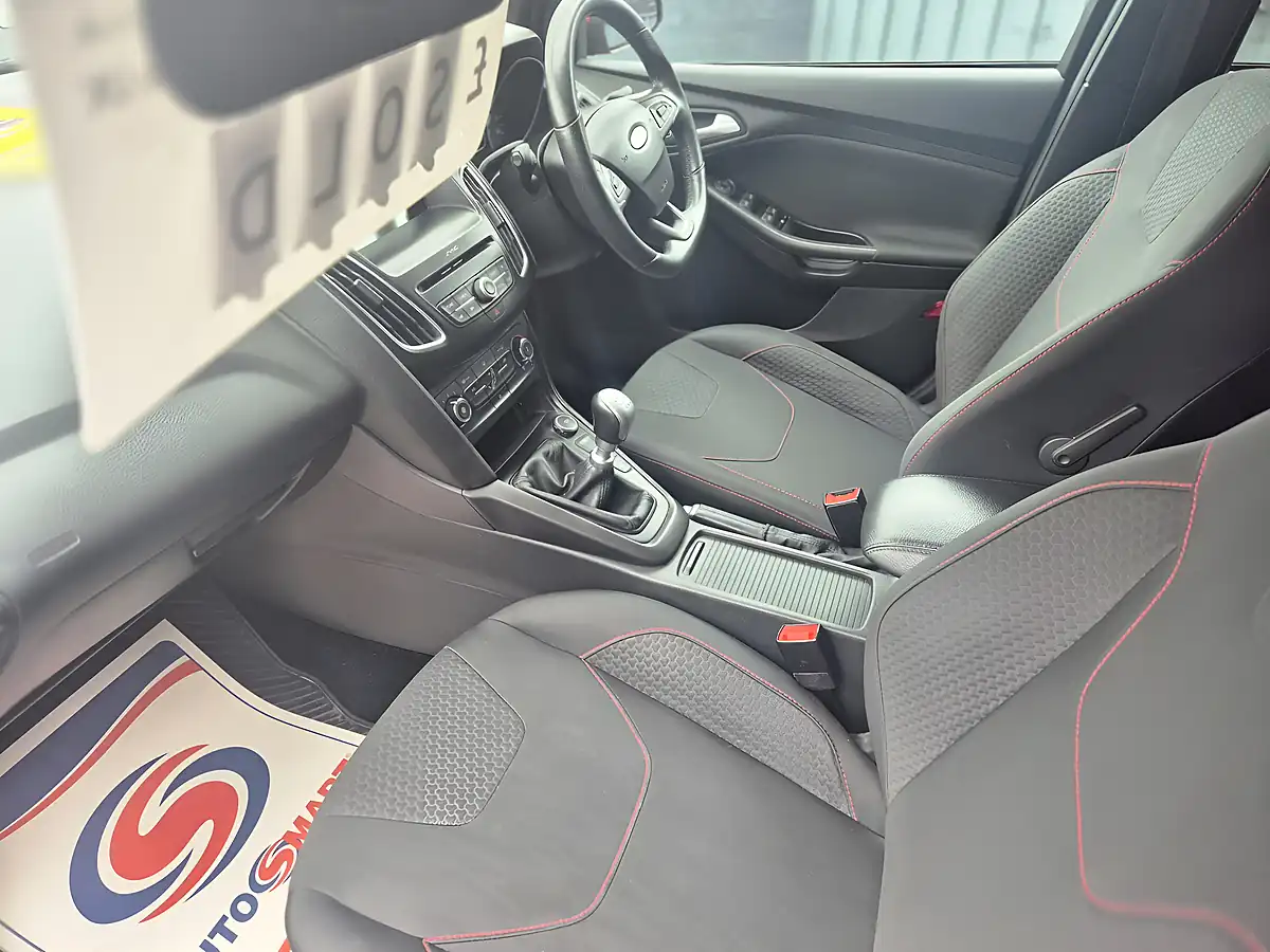 Used 2017 Ford Focus ST-Line Red - Interior and Exterior details 14