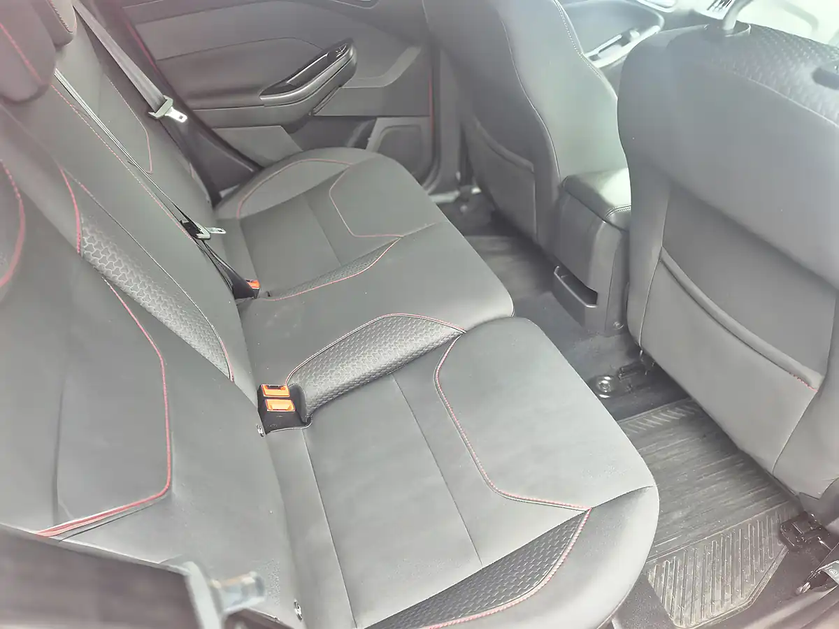 Used 2017 Ford Focus ST-Line Red - Interior and Exterior details 15