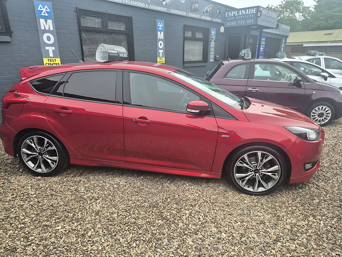 Used 2017 Ford Focus ST-Line Red - Interior and Exterior details 4