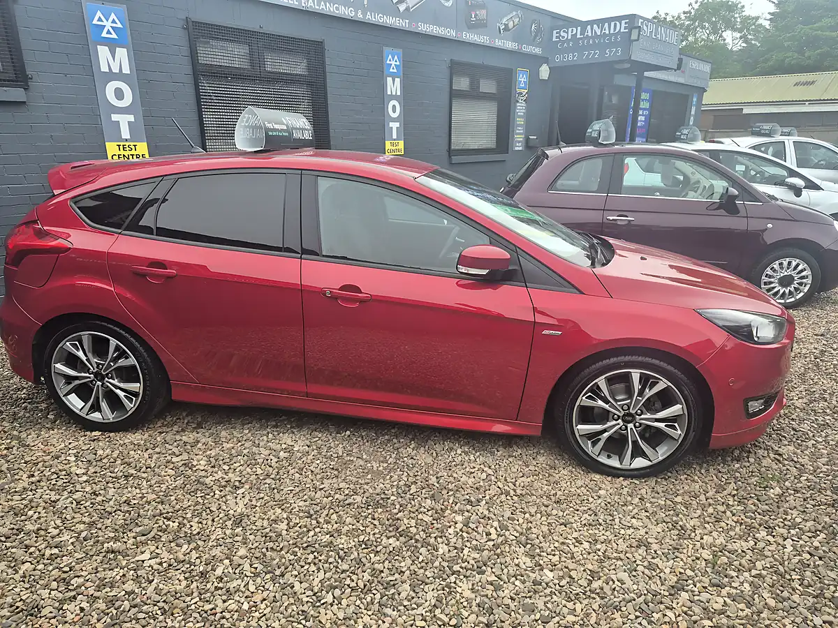Used 2017 Ford Focus ST-Line Red - Interior and Exterior details 6