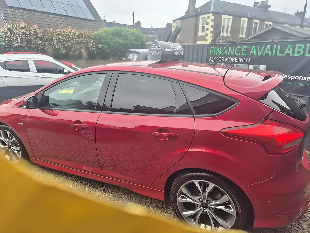 Used 2017 Ford Focus ST-Line Red - Interior and Exterior details 7