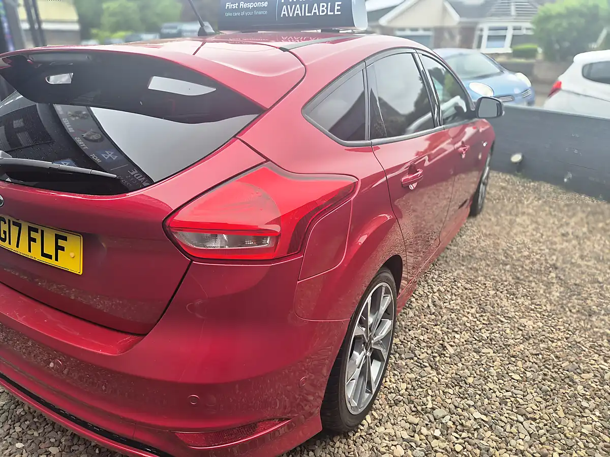 Used 2017 Ford Focus ST-Line Red - Interior and Exterior details 9