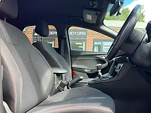 Used 2017 Ford Focus ST-Line Red - Interior and Exterior details 11