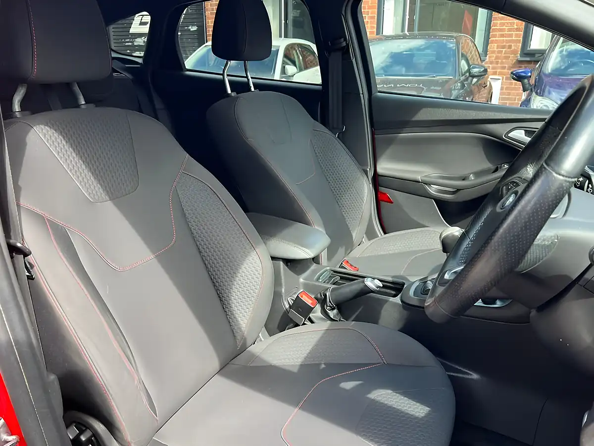 Used 2017 Ford Focus ST-Line Red - Interior and Exterior details 12