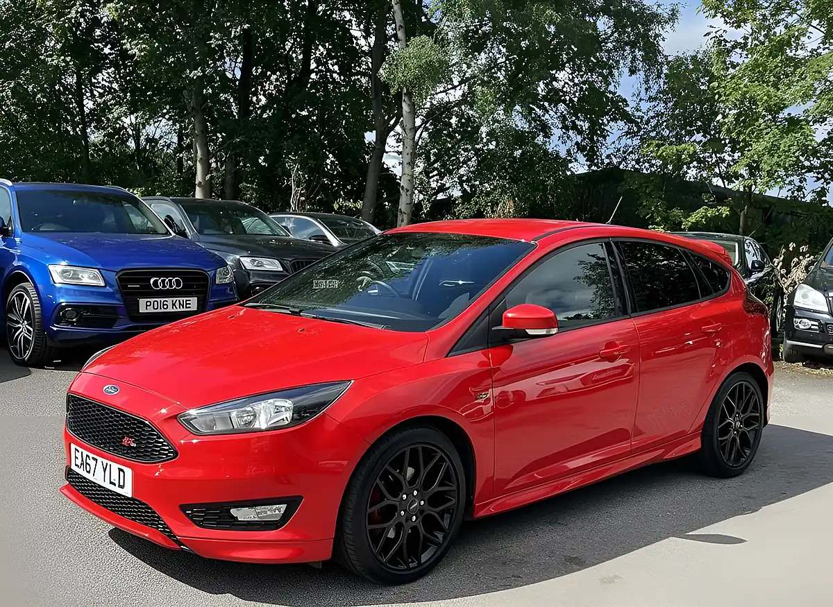 Used 2017 Ford Focus ST-Line Red - Interior and Exterior details 2