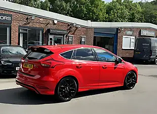 Used 2017 Ford Focus ST-Line Red - Interior and Exterior details 7