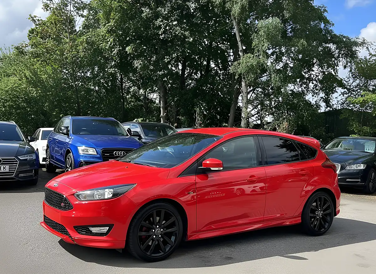 Used 2017 Ford Focus ST-Line Red - Interior and Exterior details 9