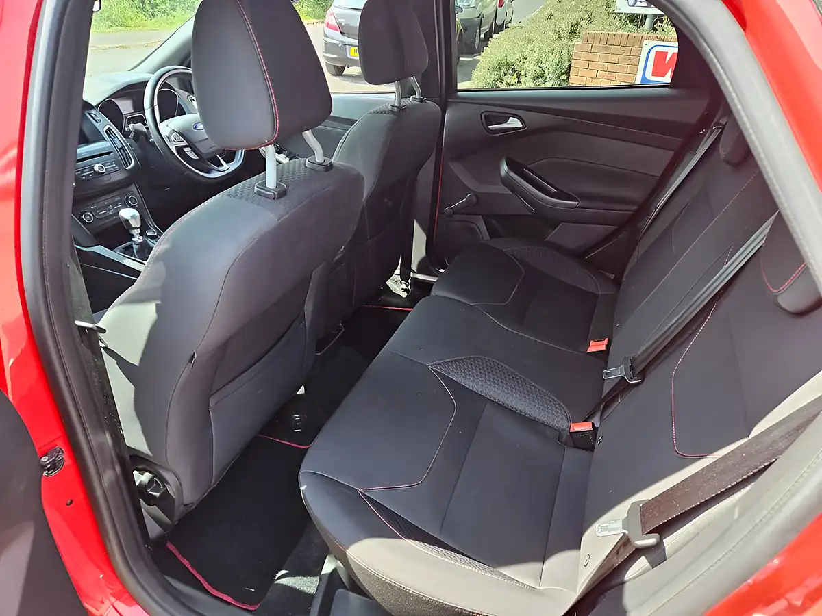 Used 2017 Ford Focus ST-Line Red - Interior and Exterior details 11