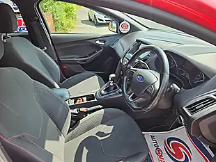 Used 2017 Ford Focus ST-Line Red - Interior and Exterior details 12