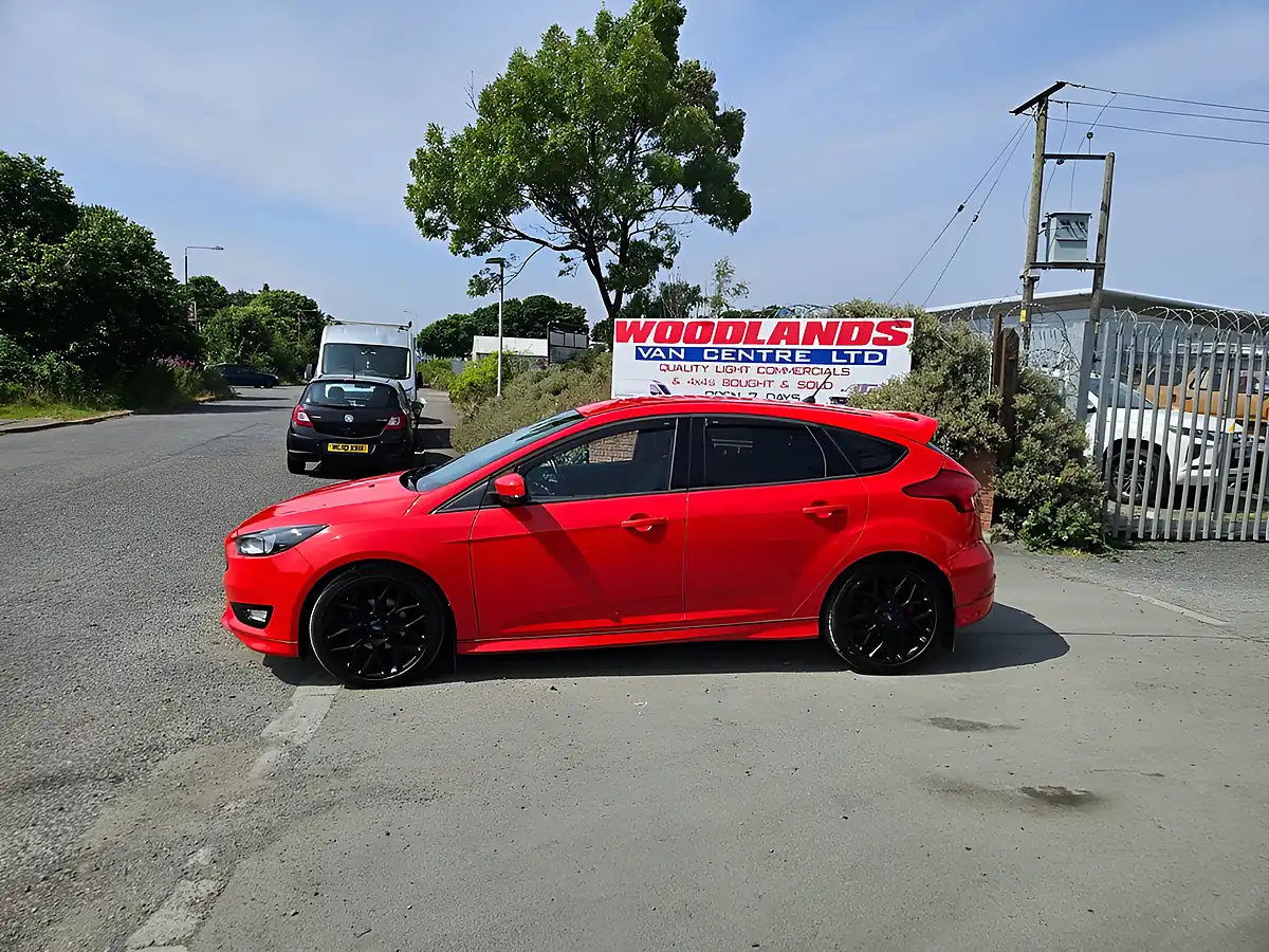Used 2017 Ford Focus ST-Line Red - Interior and Exterior details 5