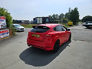 Used 2017 Ford Focus ST-Line Red - Interior and Exterior details 8