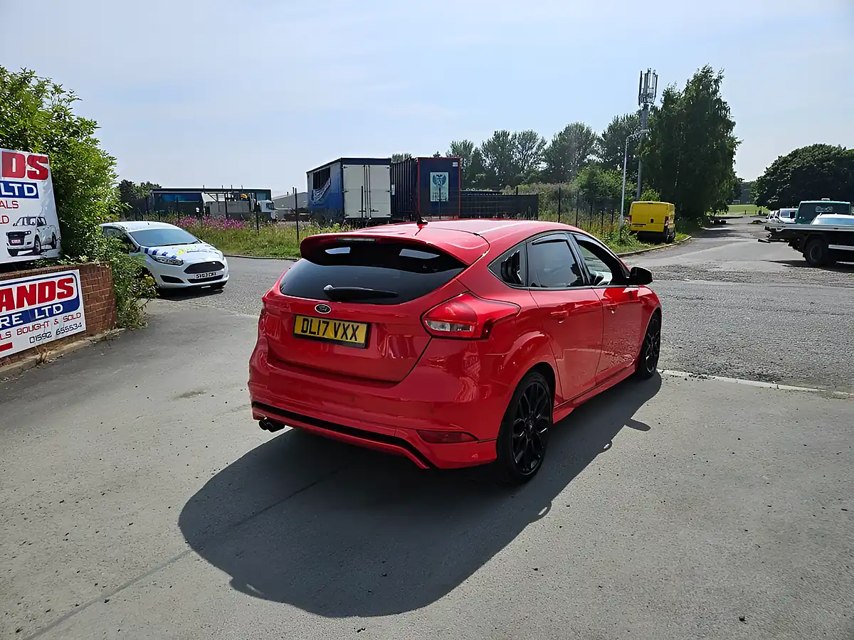 Used 2017 Ford Focus ST-Line Red - Interior and Exterior details 8