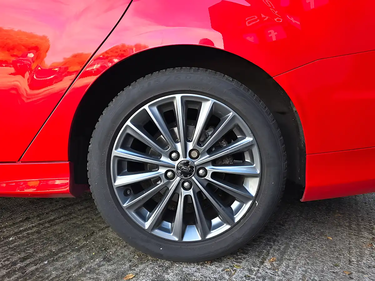 Used 2017 Ford Focus ST-Line Red - Interior and Exterior details 11