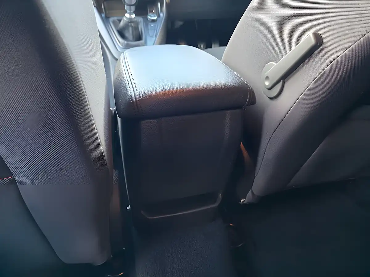 Used 2017 Ford Focus ST-Line Red - Interior and Exterior details 12
