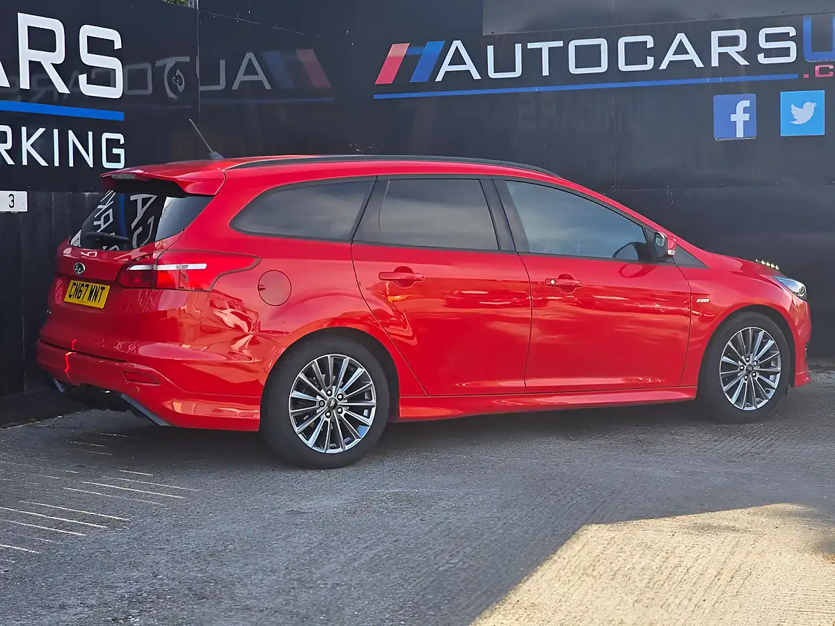 Used 2017 Ford Focus ST-Line Red - Interior and Exterior details 4