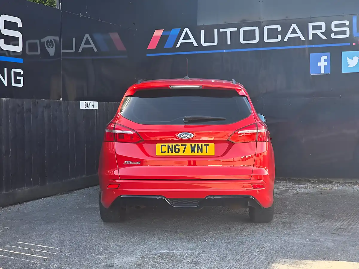 Used 2017 Ford Focus ST-Line Red - Interior and Exterior details 5