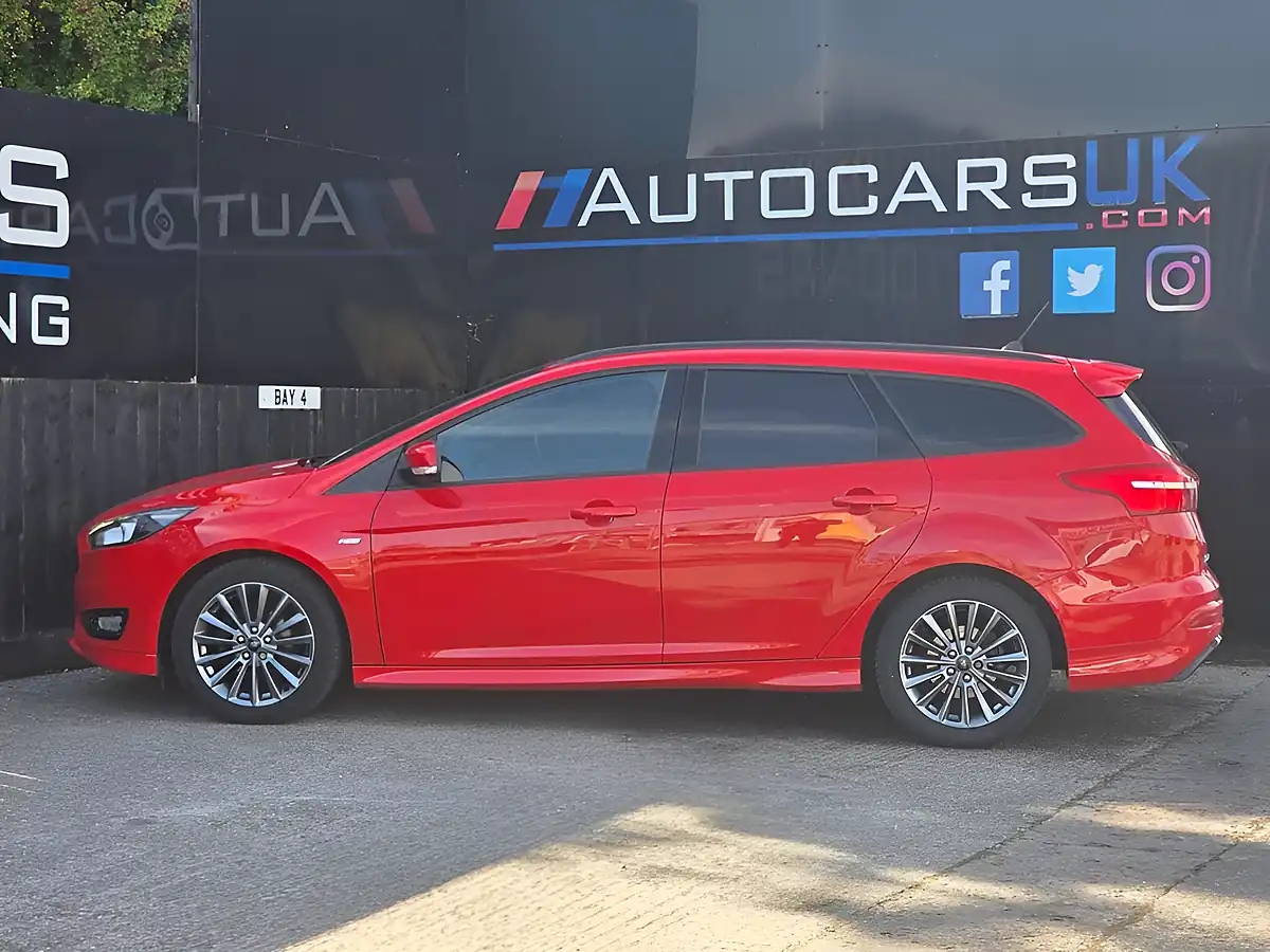 Used 2017 Ford Focus ST-Line Red - Interior and Exterior details 8