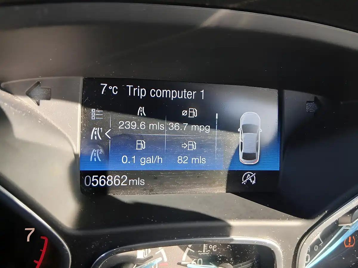 Used 2017 Ford Focus ST-Line Red - Interior and Exterior details 10