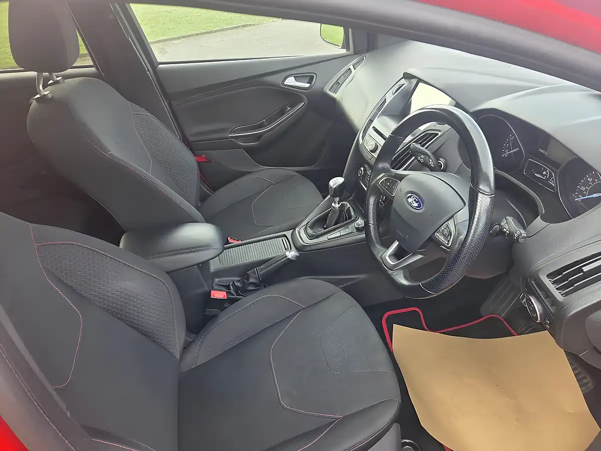 Used 2017 Ford Focus ST-Line Red - Interior and Exterior details 11