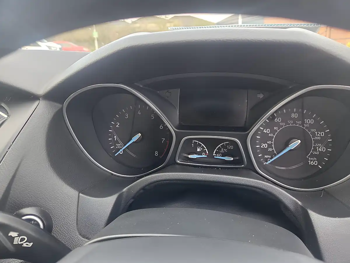 Used 2017 Ford Focus ST-Line Red - Interior and Exterior details 12