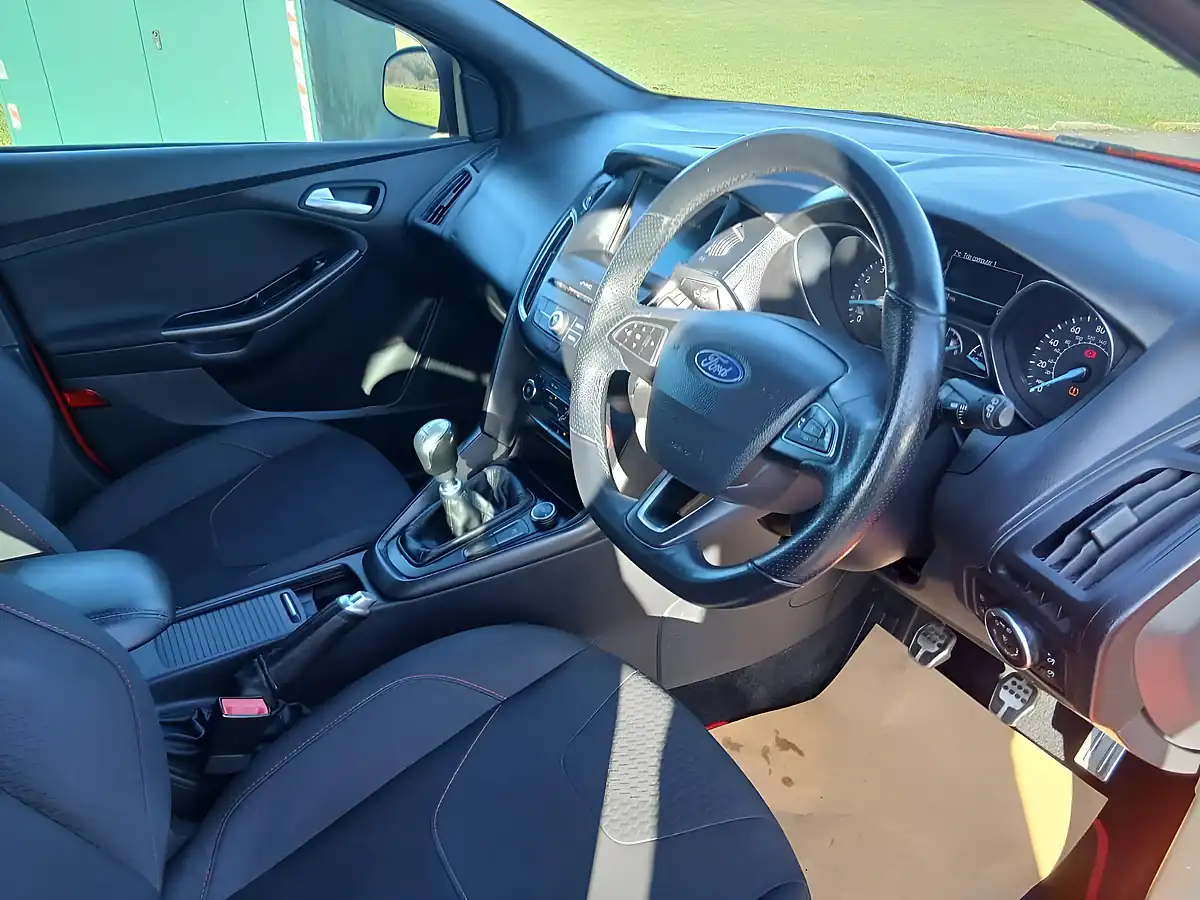 Used 2017 Ford Focus ST-Line Red - Interior and Exterior details 15