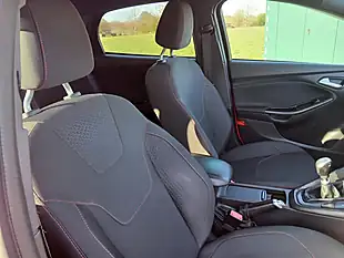 Used 2017 Ford Focus ST-Line Red - Interior and Exterior details 16