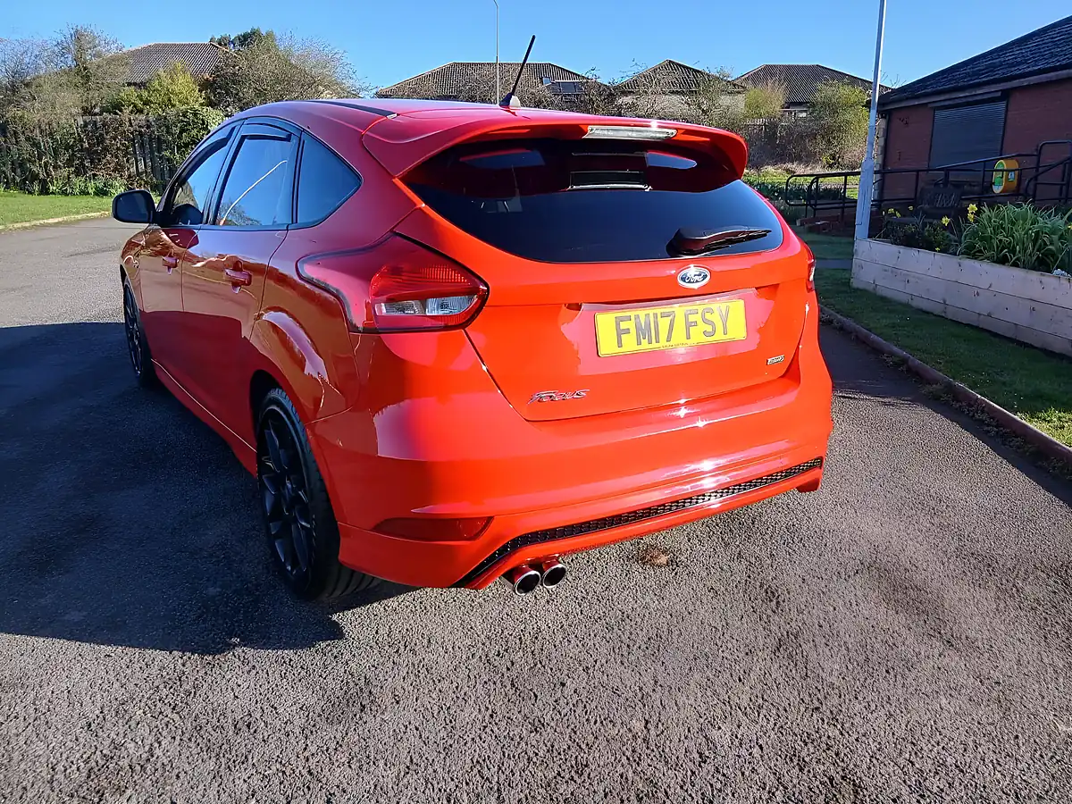 Used 2017 Ford Focus ST-Line Red - Interior and Exterior details 3