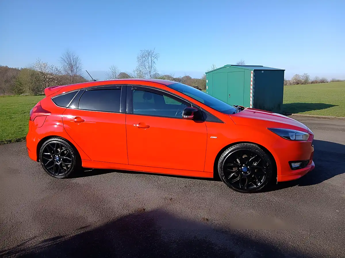 Used 2017 Ford Focus ST-Line Red - Interior and Exterior details 6