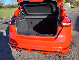 Used 2017 Ford Focus ST-Line Red - Interior and Exterior details 9