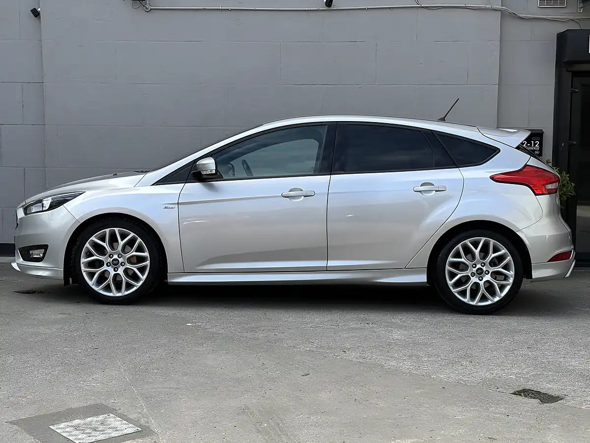 Used 2017 Ford Focus ST-Line Silver - Interior and Exterior details 5