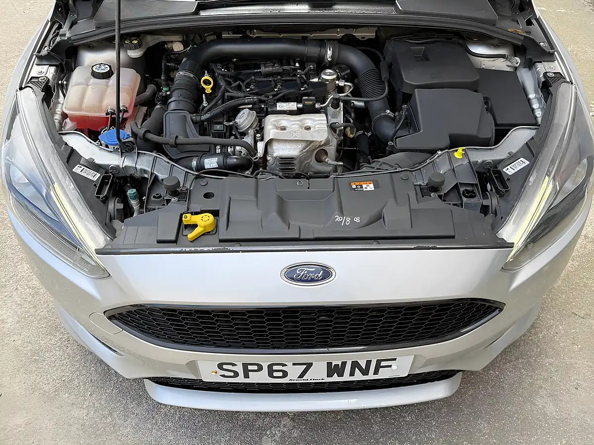 Used 2017 Ford Focus ST-Line Silver - Interior and Exterior details 9