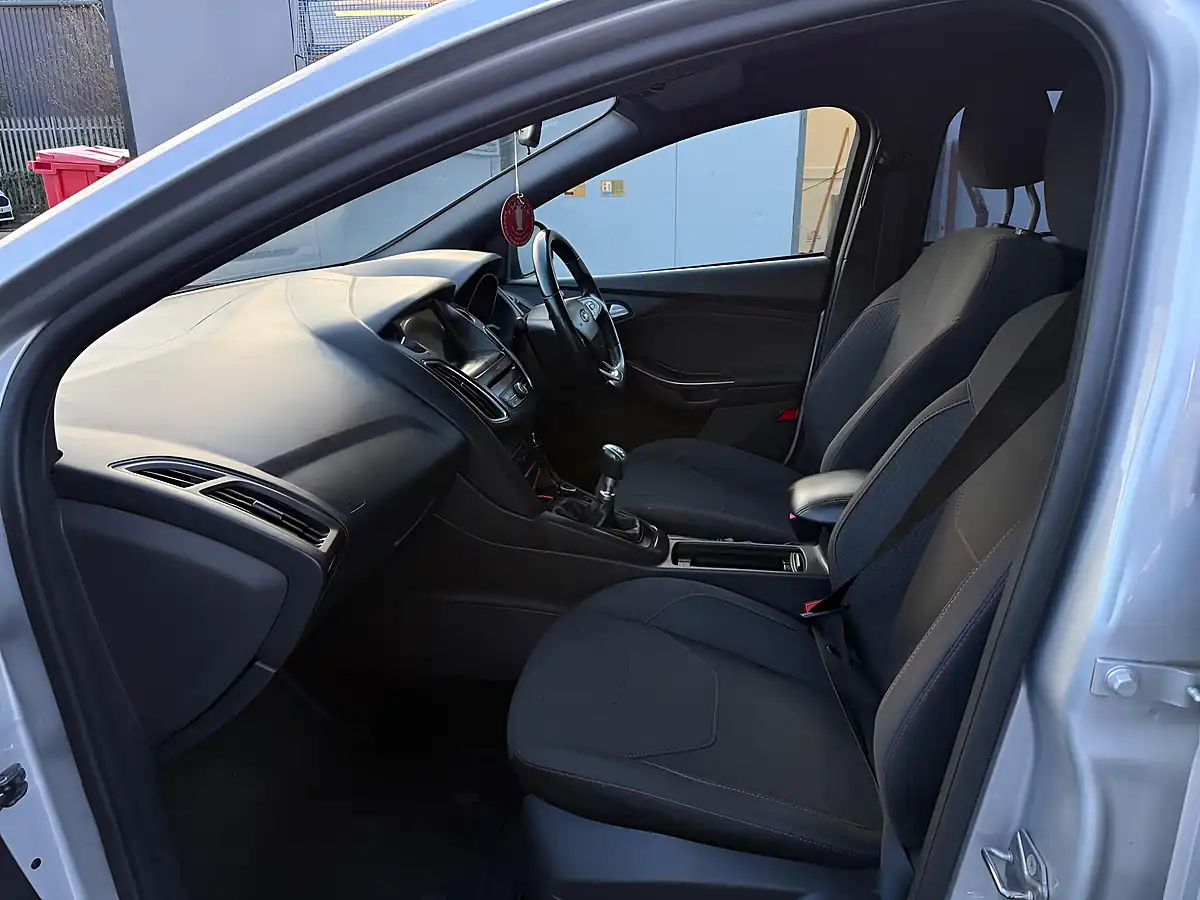 Used 2017 Ford Focus ST-Line Silver - Interior and Exterior details 11